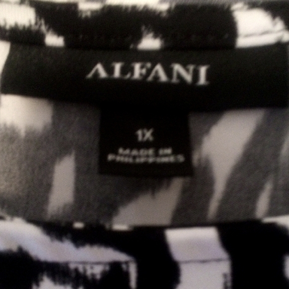 Alfani Blouse -  Monochrome Abstract - Picture 3 of 4